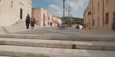 8435_la vita va cosi_piazza parrocchia_0.jpg